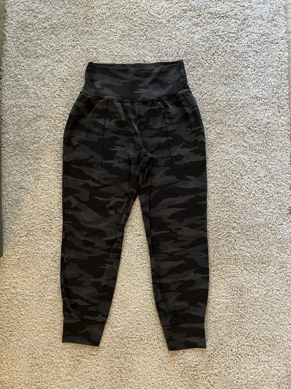 Athleta Salutation Camo Jogger Women’s Size Small